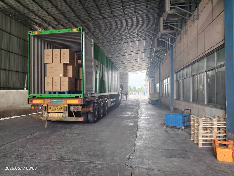 Evergreen high-cube container at Kosda Ningbo dock — June 17, 2026 08:08