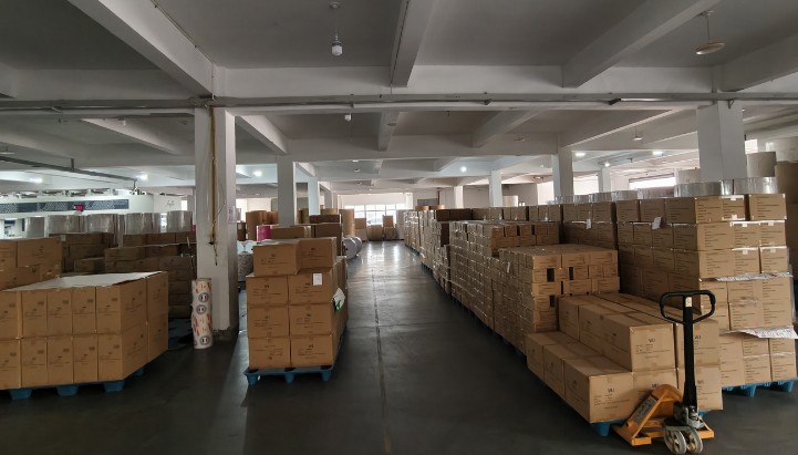 Gama de culori pentru șervețele și capacitatea stocului în depozit - Ningbo Kosda